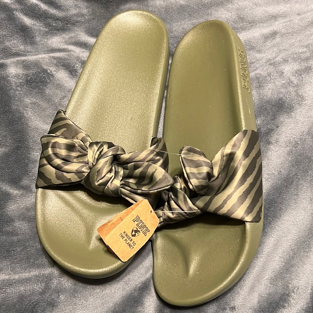 NWT Pink size large slides